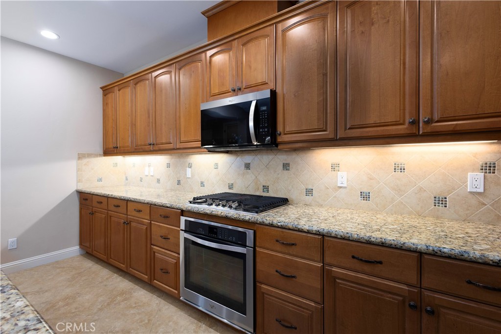 775 Mahogany Santa Maria, CA 93455 - Photo 5 of 34 Kitchen