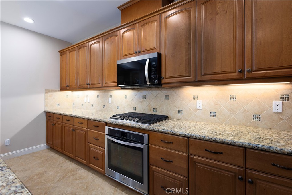 775 Mahogany Santa Maria, CA 93455 - Photo 5 of 34 Kitchen