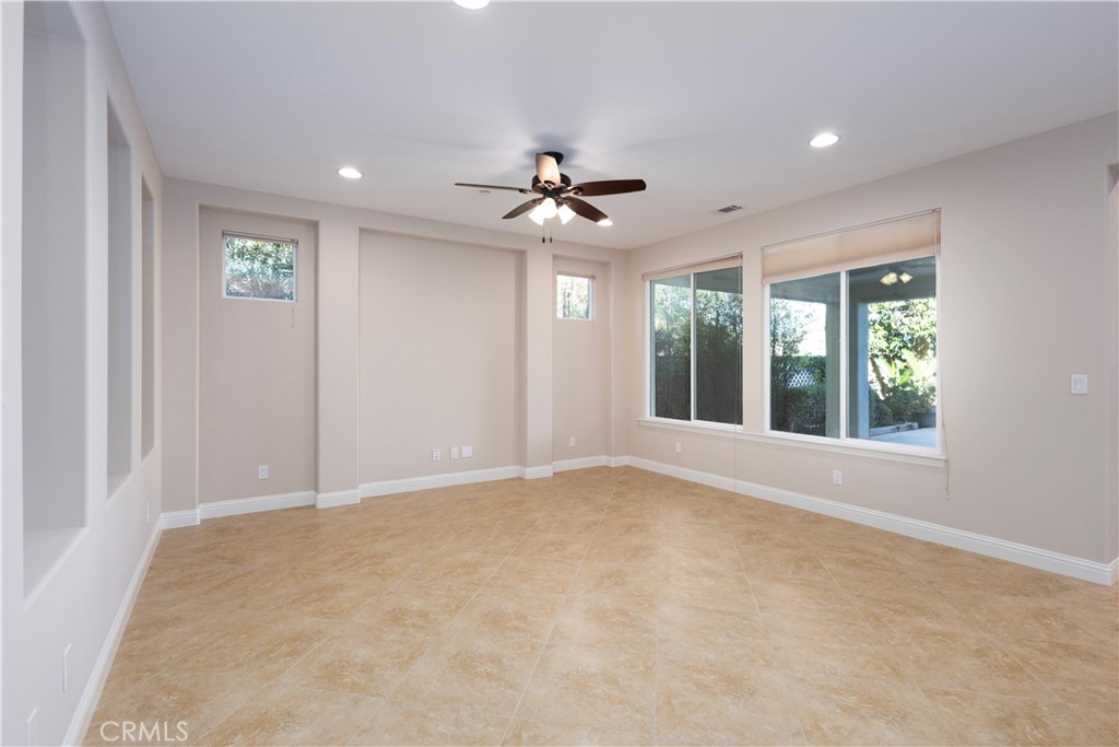 775 Mahogany Santa Maria, CA 93455 - Photo 7 of 34 Living Room