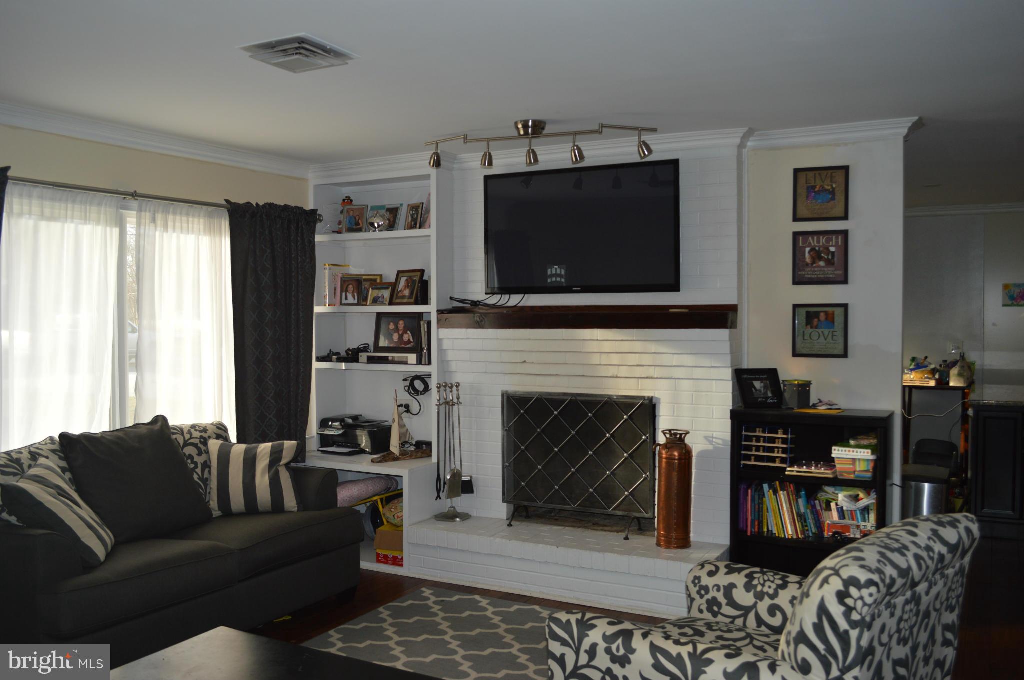 1613 Seward Road Chester, MD 21619 - Photo 3 of 21 Living Room