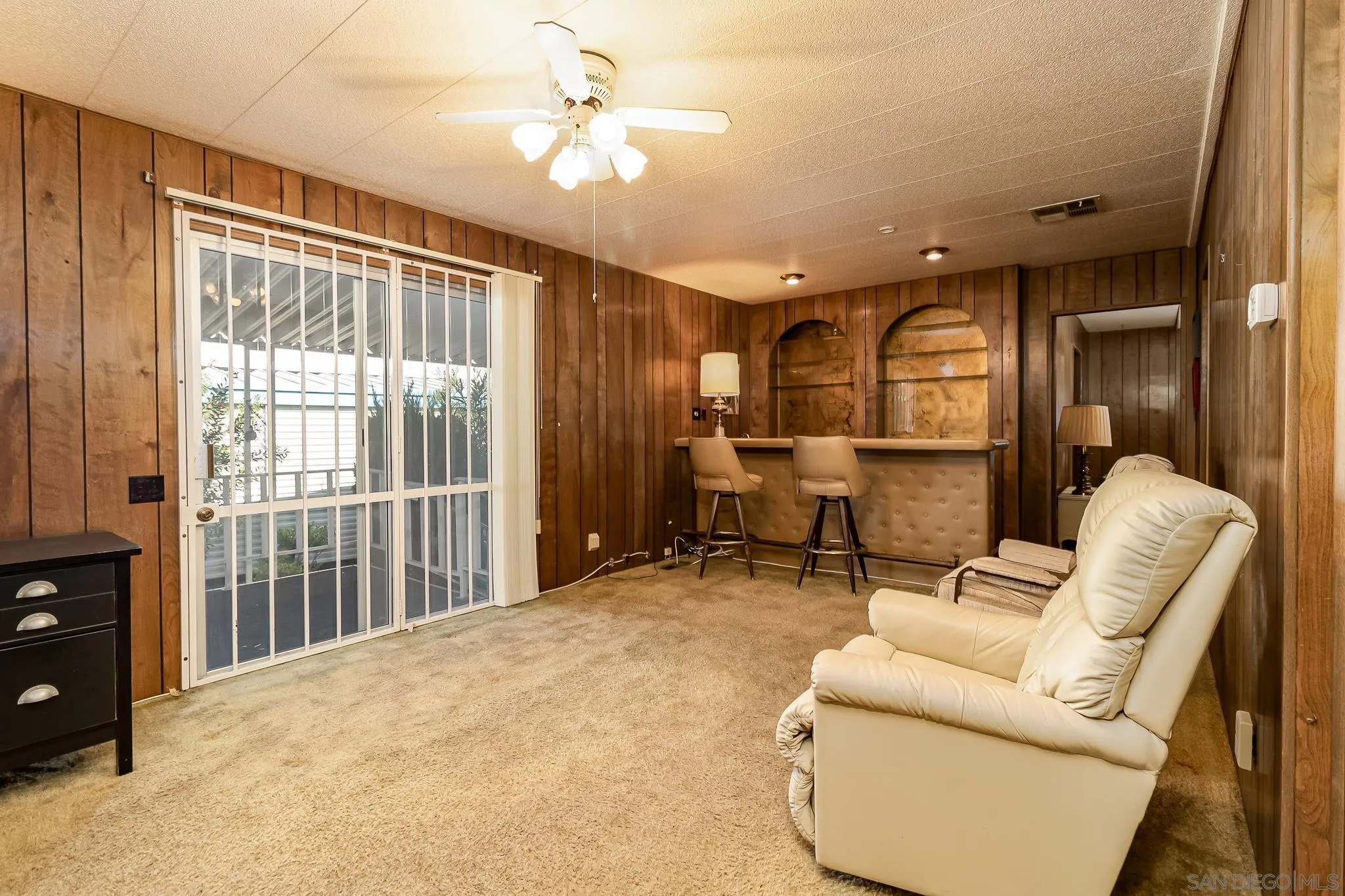 7467 Mission Gorge Road, Unit SPC 291 Santee, CA 92071 - Photo 14 of 40 a living room with furniture