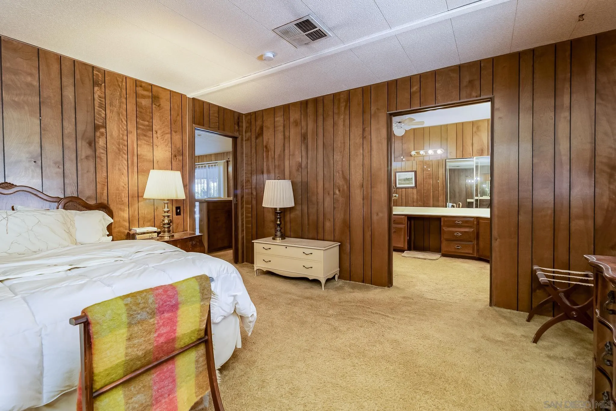 7467 Mission Gorge Road, Unit SPC 291 Santee, CA 92071 - Photo 22 of 40 a bedroom with a bed and a table