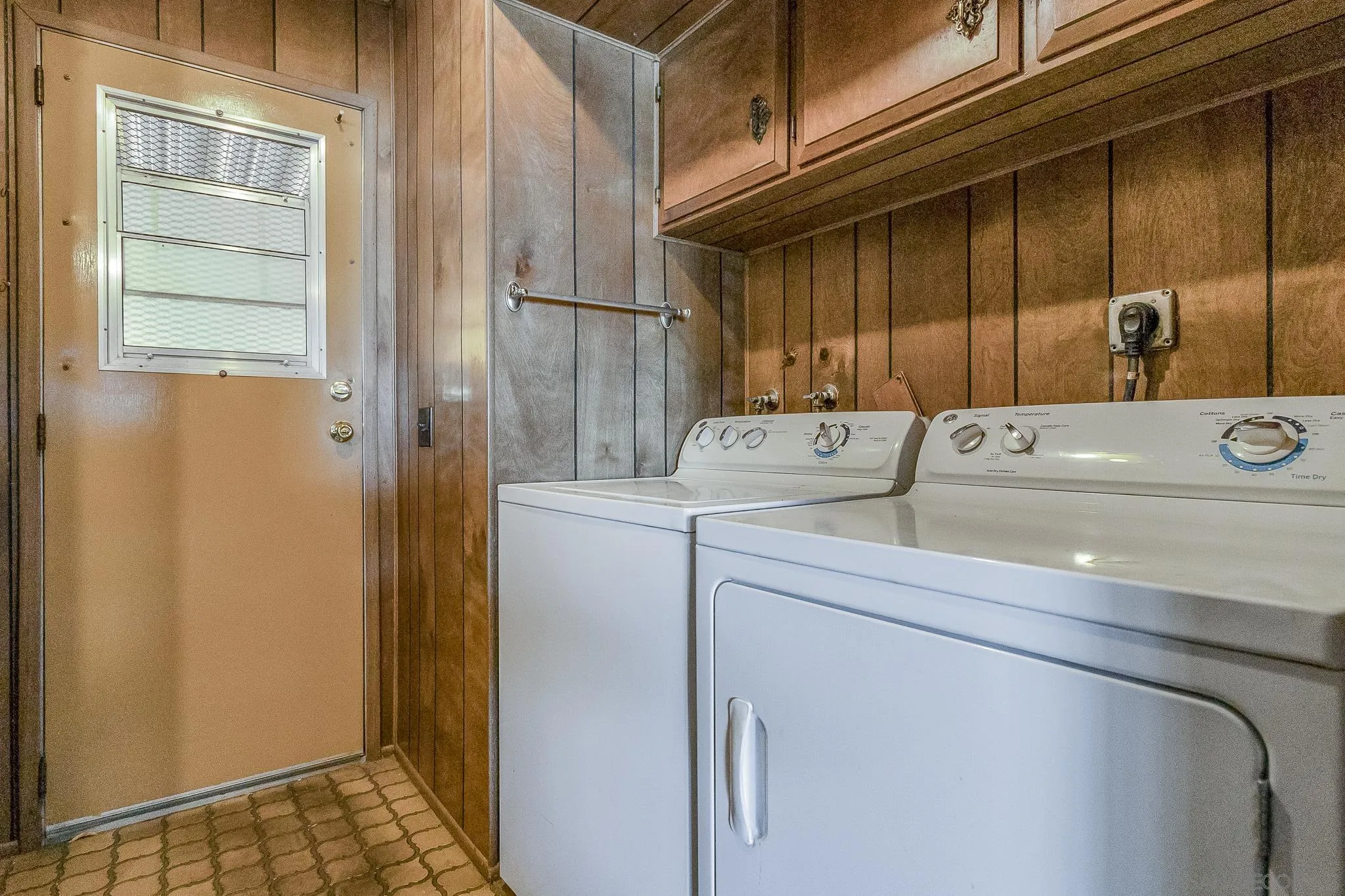 7467 Mission Gorge Road, Unit SPC 291 Santee, CA 92071 - Photo 26 of 40 a utility room with dryer and washer
