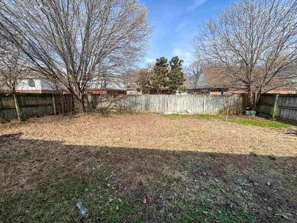 a view of large yard with a fountain