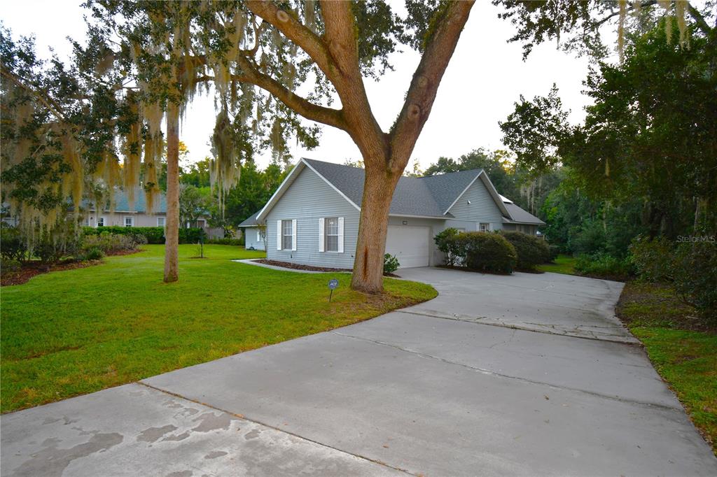 611 Old Eustis Road Mount Dora, FL 32757 - Photo 5 of 45 a front view of a house with garden