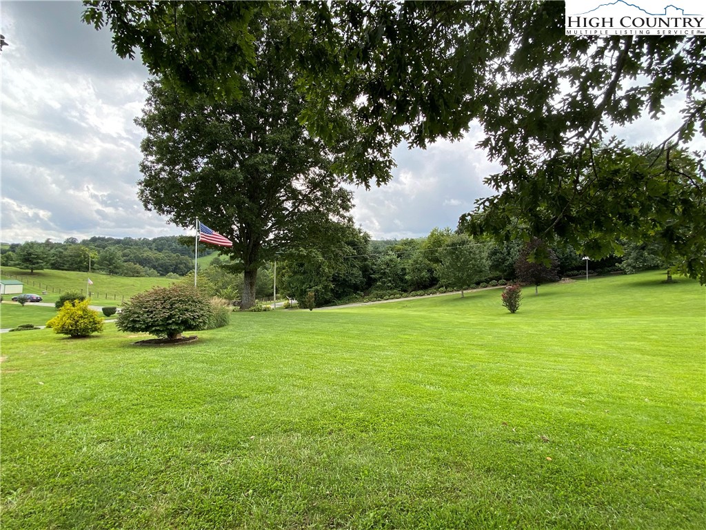 2316 Old Barrett Road Ennice, NC 28623 - Photo 4 of 47
