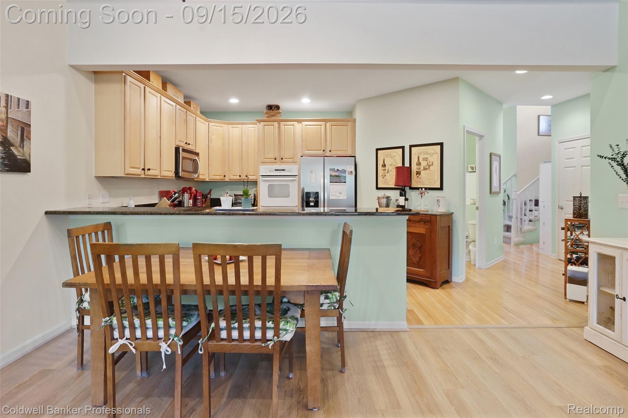 731 East Bluff Court Rochester, MI 48306 - Photo 9 of 42 DSC05512.jpg