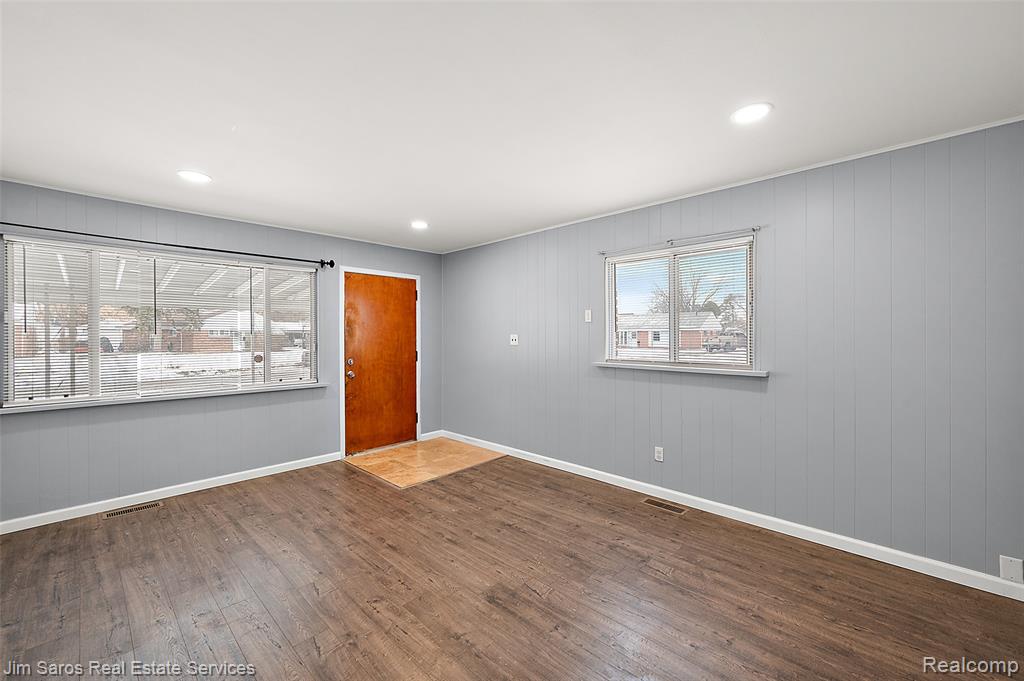 11216 Unity Drive Warren, MI 48089 - Photo 8 of 36