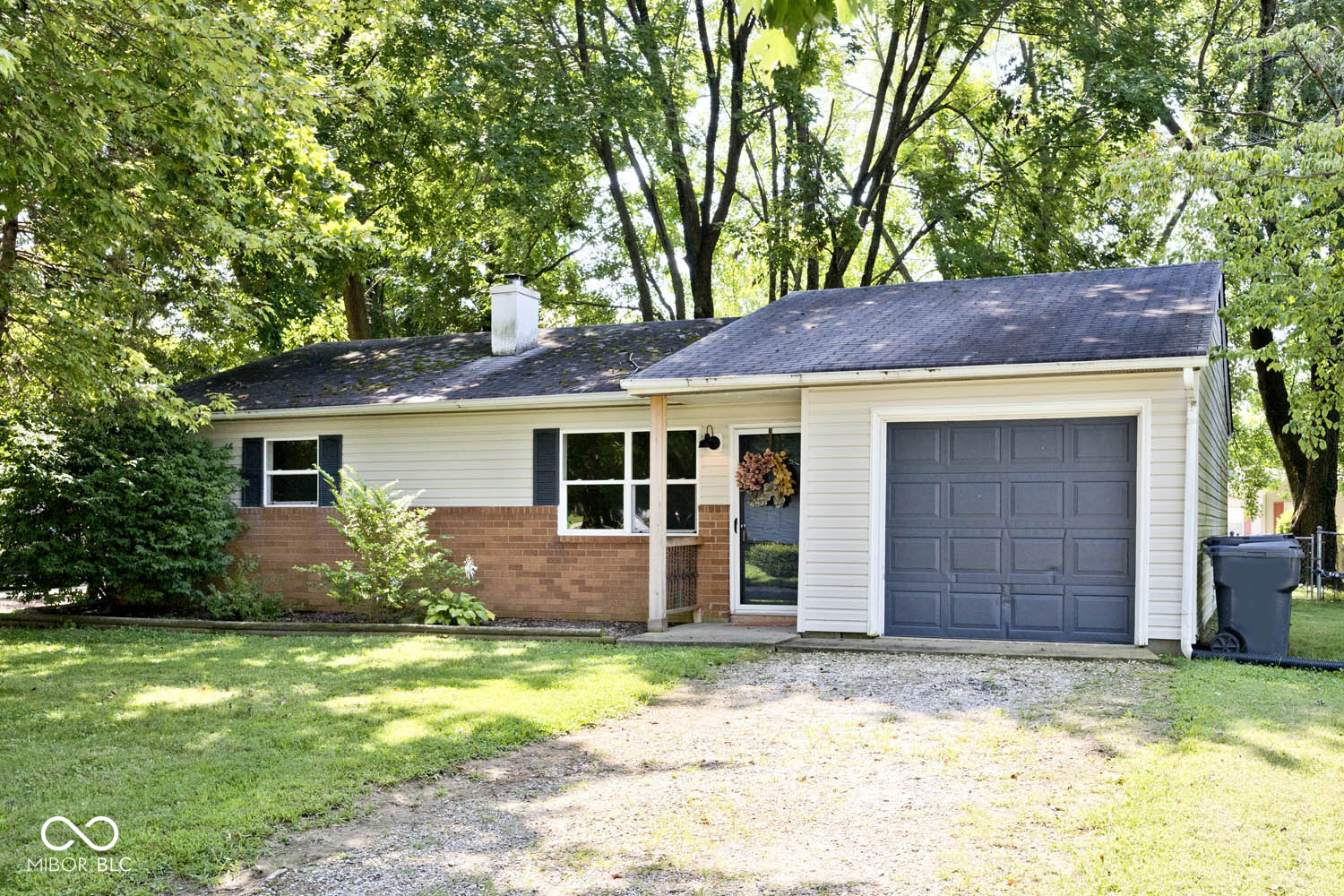 975 Rolling Hill Road Greenwood, IN 46142 - Photo 1 of 30 Gallery Image 1