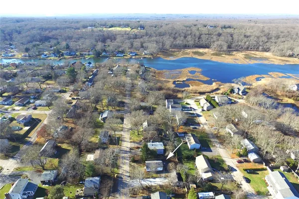 $2,000 | 109 Conanicus Road, Narragansett, RI 02882