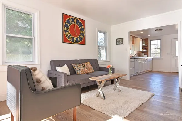 $2,000 | 109 Conanicus Road, Narragansett, RI 02882