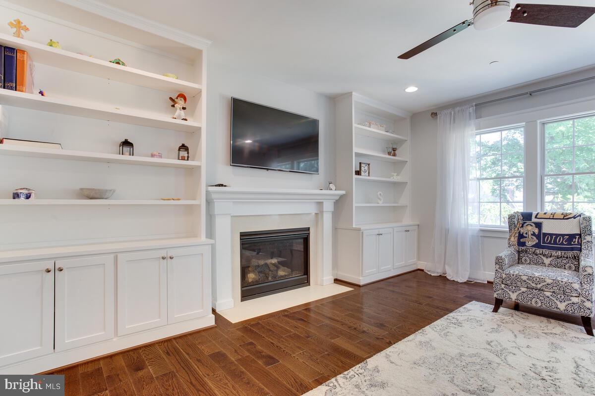 123 Sumner Road Annapolis, MD 21401 - Photo 13 of 44 Gas fireplace