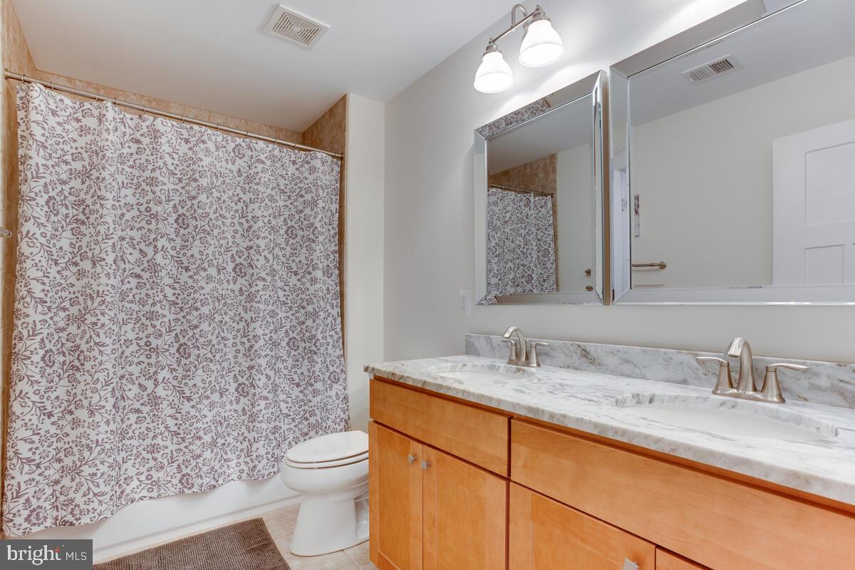 123 Sumner Road Annapolis, MD 21401 - Photo 27 of 44 Upstairs bathroom