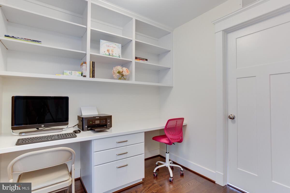123 Sumner Road Annapolis, MD 21401 - Photo 29 of 44 office space between 2nd and 3rd BR