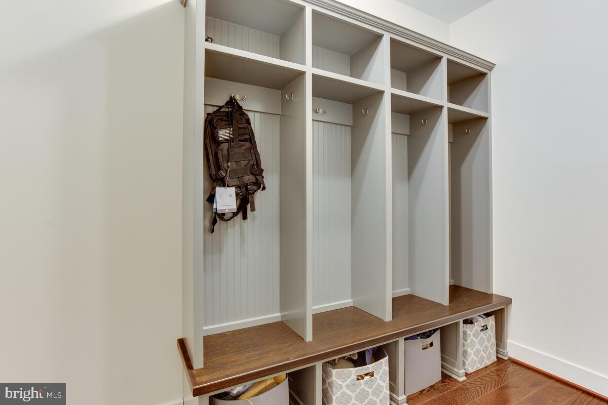 123 Sumner Road Annapolis, MD 21401 - Photo 9 of 44 Mud room built in cubbies.