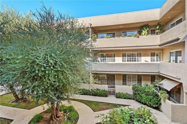 $2,840 | 4647 Willis Avenue, Unit 224, Sherman Oaks, CA 91403