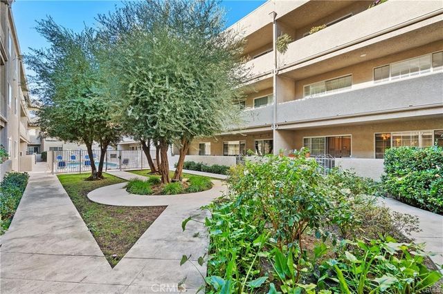 $2,840 | 4647 Willis Avenue, Unit 224, Sherman Oaks, CA 91403