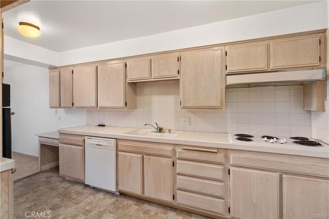 $2,840 | 4647 Willis Avenue, Unit 224, Sherman Oaks, CA 91403