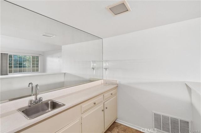$2,840 | 4647 Willis Avenue, Unit 224, Sherman Oaks, CA 91403