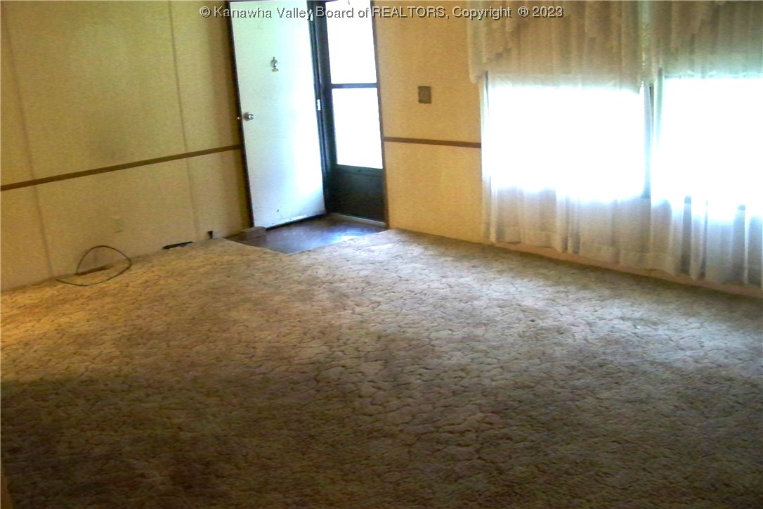 296 Strawberry Road St. Albans, WV 25177 - Photo 4 of 17 Gallery Image 4