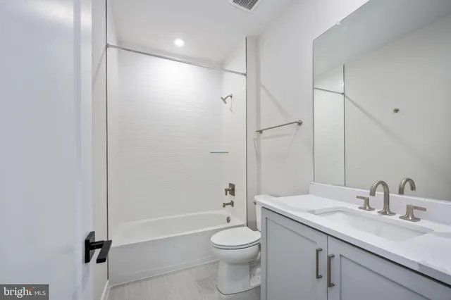 $520,000 | 14383 Gln Mnr Drive, Chantilly, VA 20151