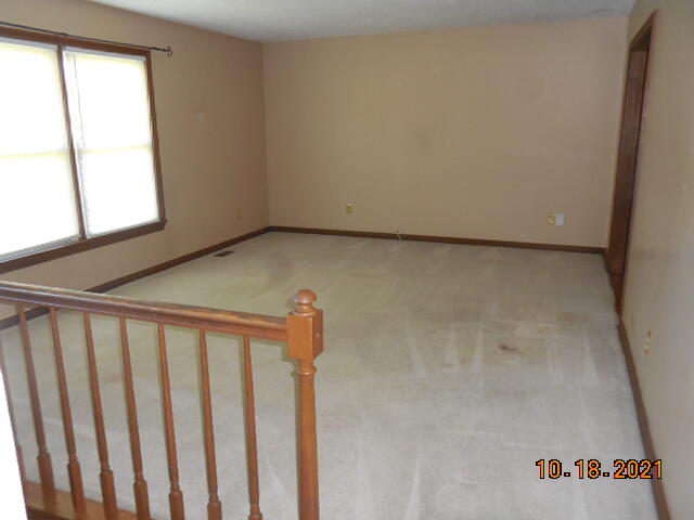 211 Falcon Road Versailles, KY 40383 - Photo 4 of 17 211 Falcon 007
