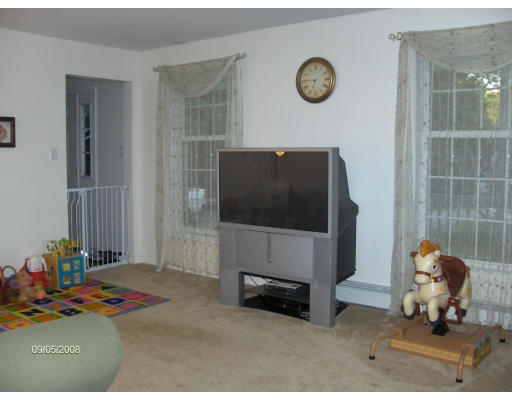 18 Churchill Road Douglas, MA 01516 - Photo 8 of 17 Gallery Image 8
