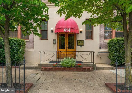 $2,000 | 414 Seward Square Southeast, Unit 205, Washington, DC 20003