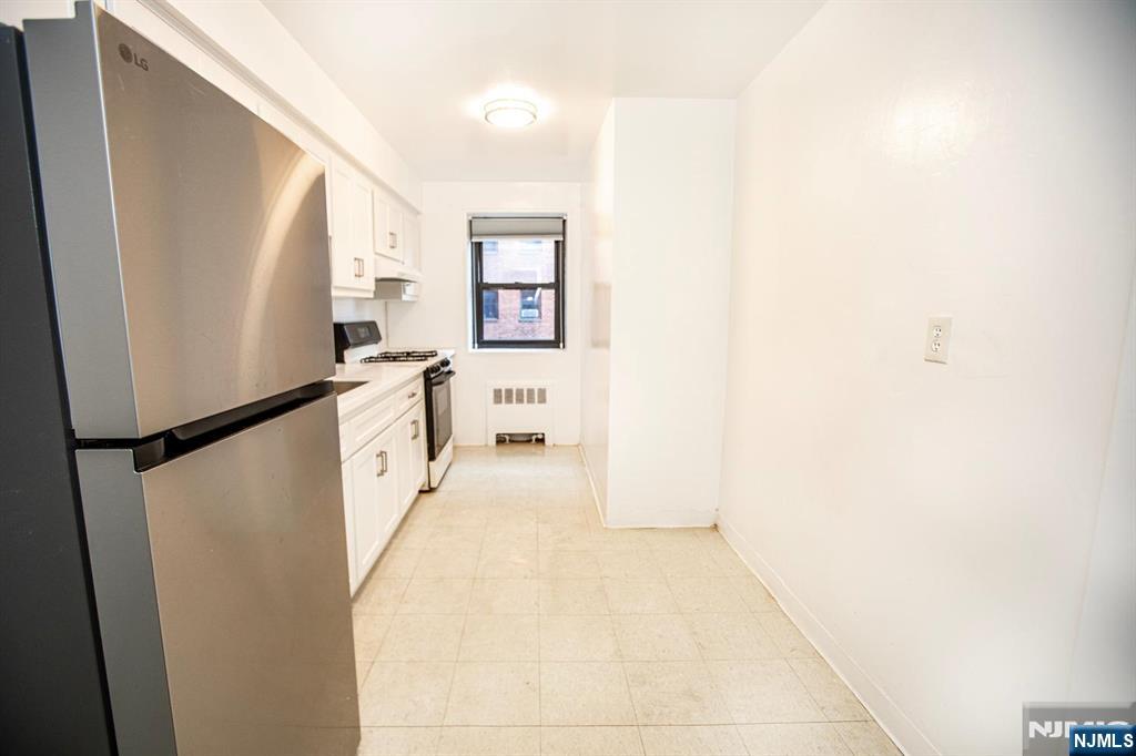 208 Anderson Street, Unit S2F Hackensack, NJ 07601 - Photo 16 of 33