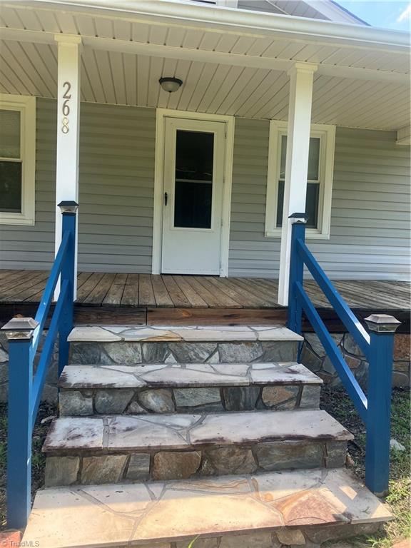 268 Blue Ridge Avenue Elkin, NC 28621 - Photo 6 of 22 Front Steps