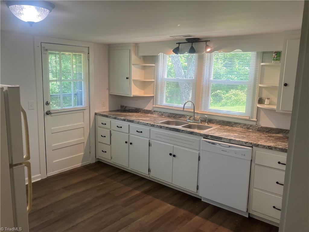 268 Blue Ridge Avenue Elkin, NC 28621 - Photo 8 of 22 Kitchen
