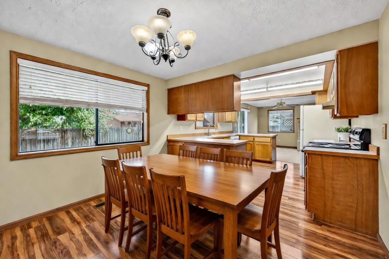 2747 Southwest 23rd Street Redmond, OR 97756 - Photo 11 of 38 Dining area - virtually staged