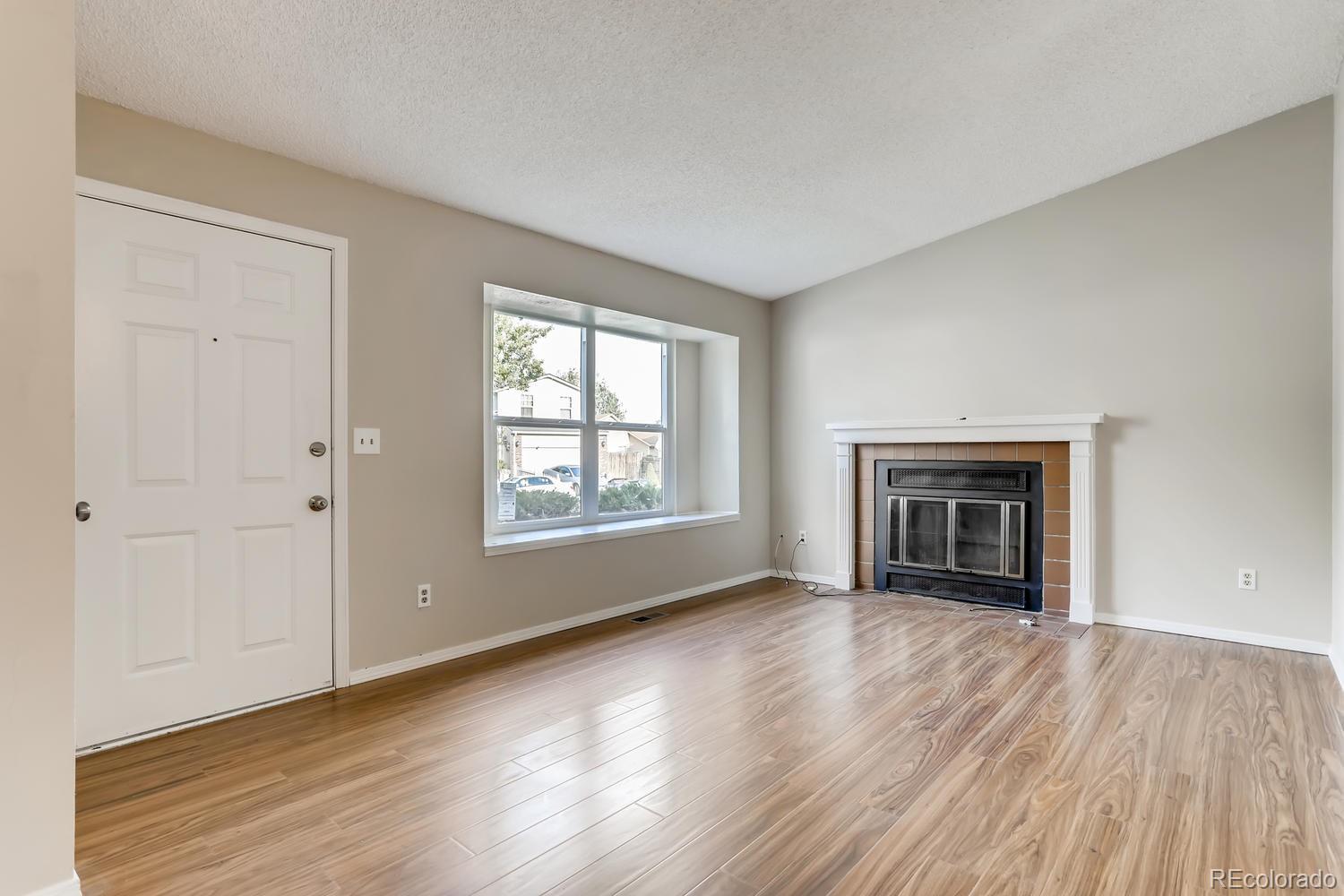 4476 Duluth Way Denver, CO 80239 - Photo 5 of 28