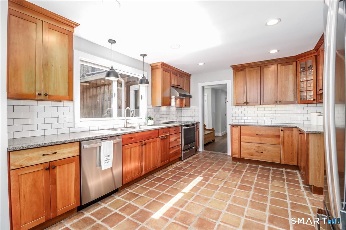 165 Mamanasco Road Ridgefield, CT 06877 - Photo 9 of 40