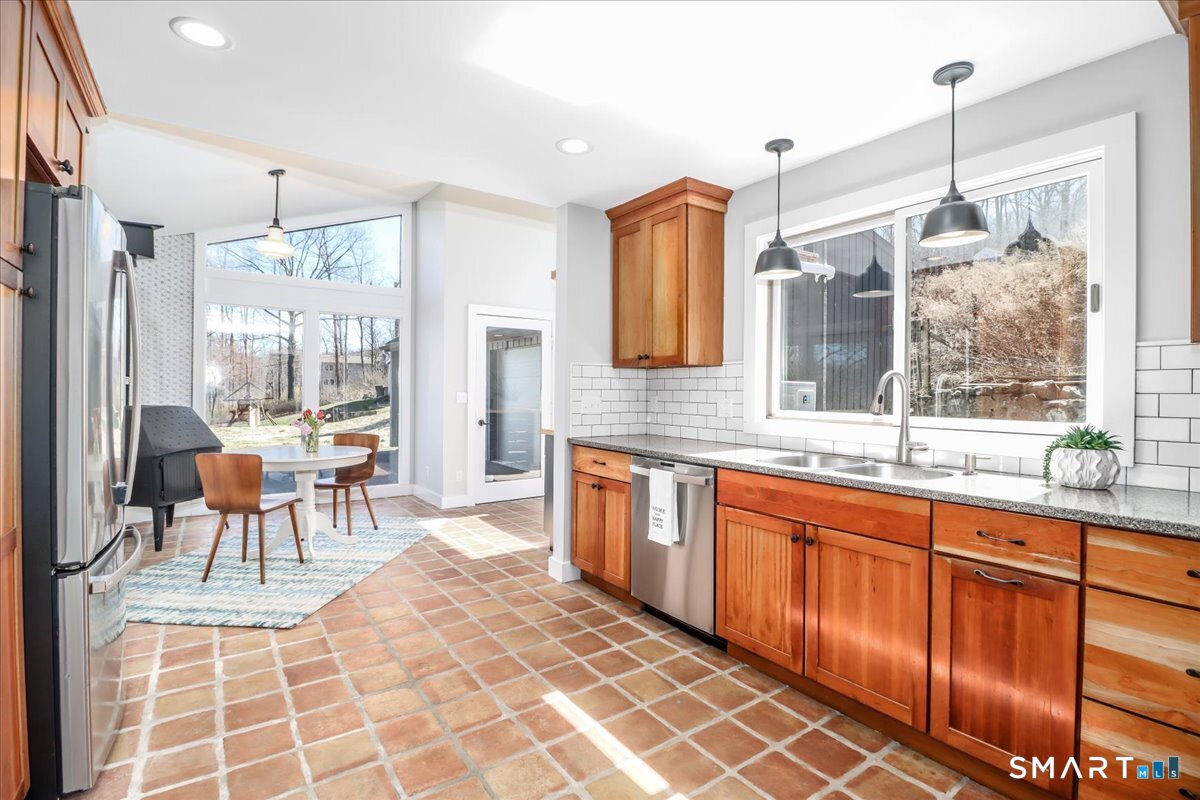 165 Mamanasco Road Ridgefield, CT 06877 - Photo 10 of 40