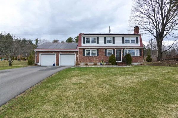 $649,900 | 40 Barkland Drive, Derry, NH 03038