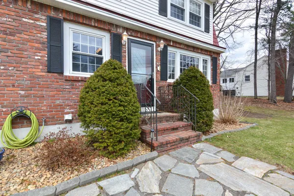 $649,900 | 40 Barkland Drive, Derry, NH 03038