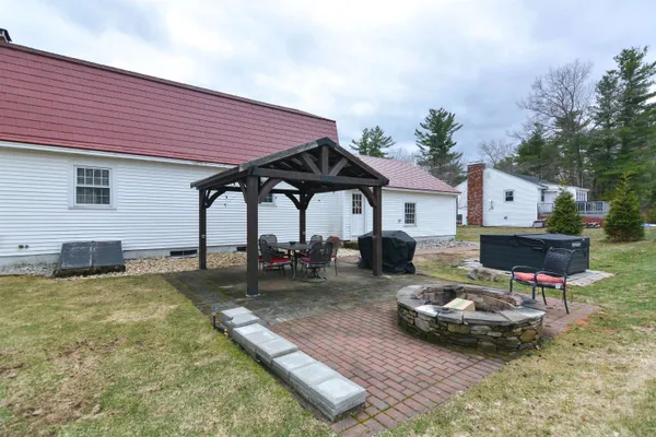 $649,900 | 40 Barkland Drive, Derry, NH 03038