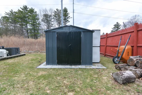 $649,900 | 40 Barkland Drive, Derry, NH 03038