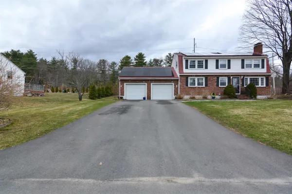 $649,900 | 40 Barkland Drive, Derry, NH 03038