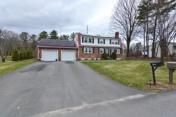 $649,900 | 40 Barkland Drive, Derry, NH 03038