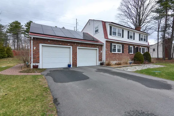 $649,900 | 40 Barkland Drive, Derry, NH 03038