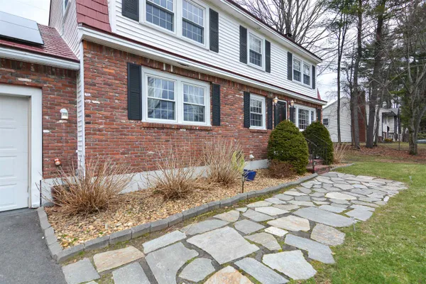 $649,900 | 40 Barkland Drive, Derry, NH 03038