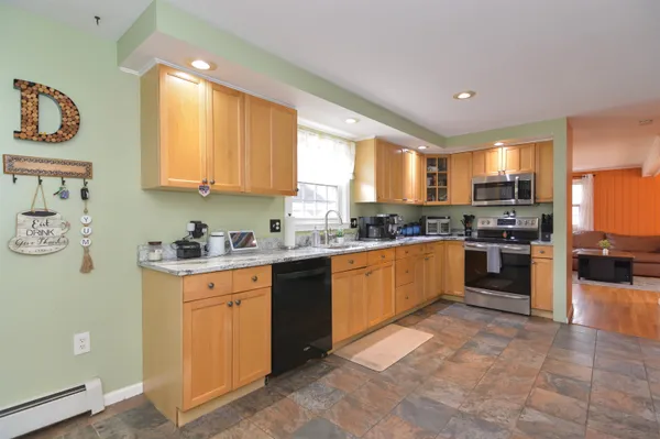 $649,900 | 40 Barkland Drive, Derry, NH 03038
