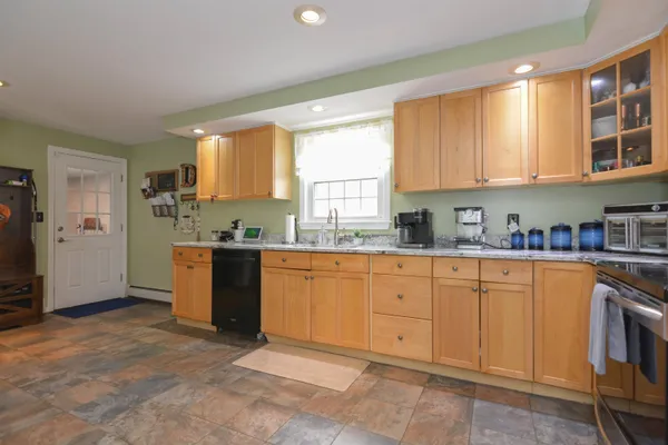 $649,900 | 40 Barkland Drive, Derry, NH 03038