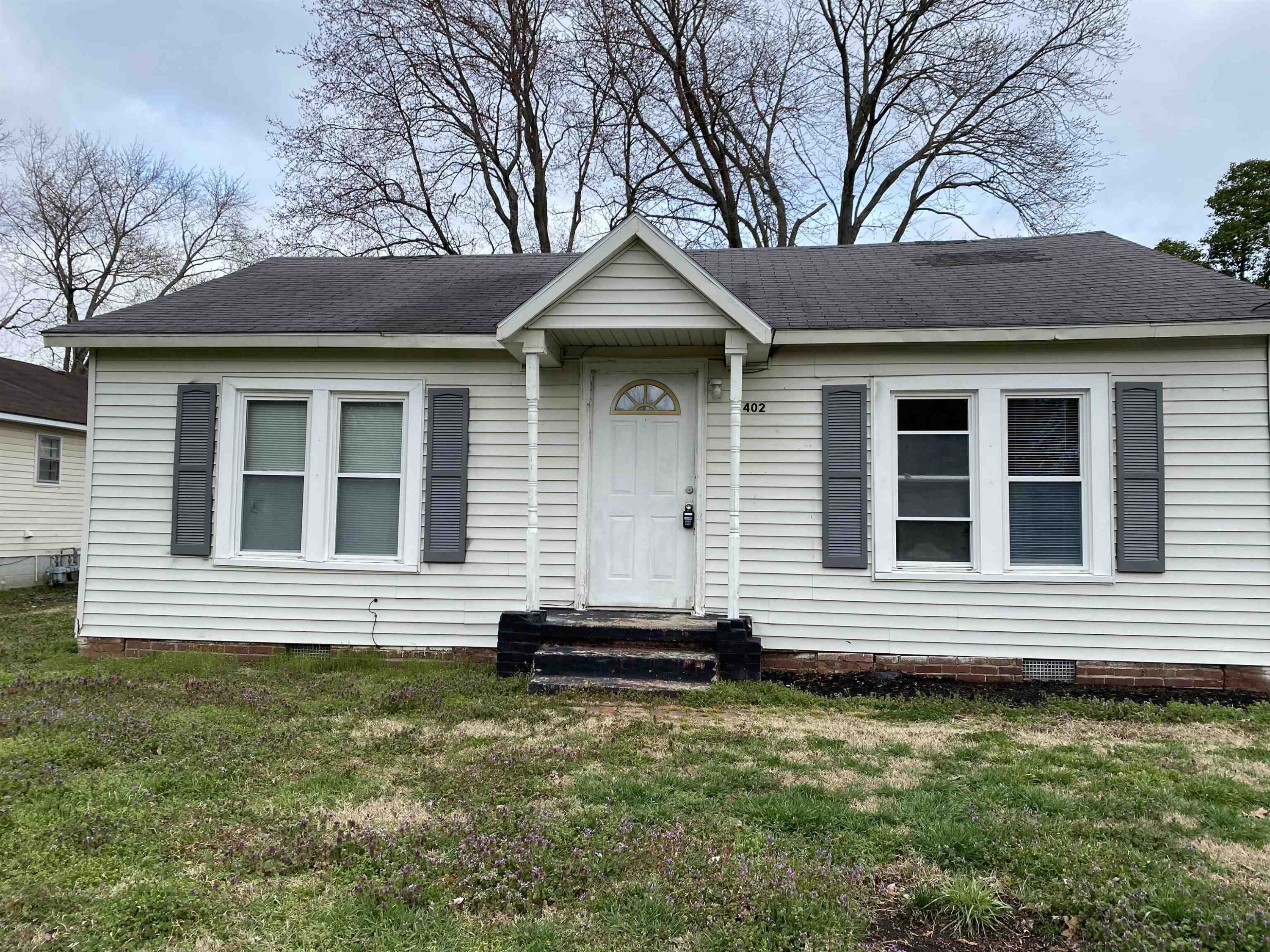 402 West Mill Street Rutherford, TN 38369 - Photo 1 of 5 a front view of a house with a yard