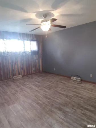 $94,900 | 235 Smith Street, Prairie City, IL 61470