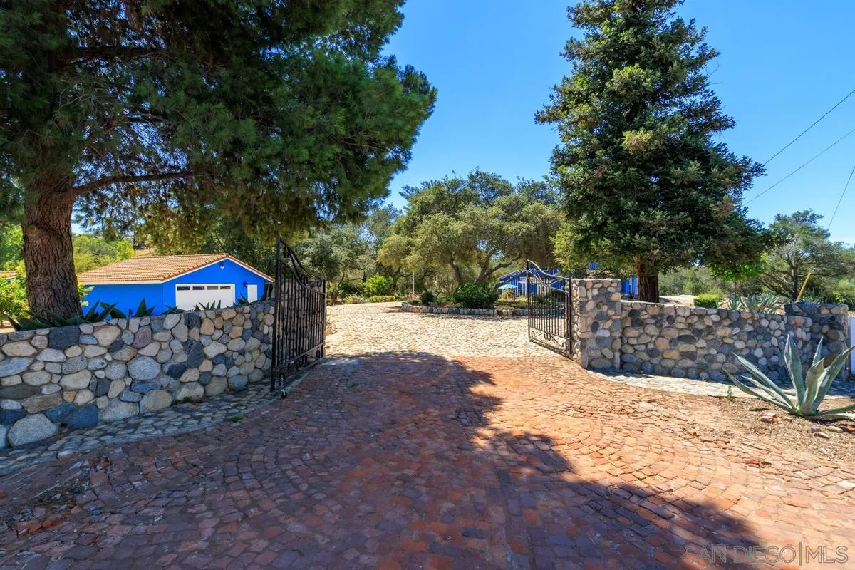 11165 Old Castle Road Valley Center, CA 92082 - Photo 3 of 75 Gallery Image 3