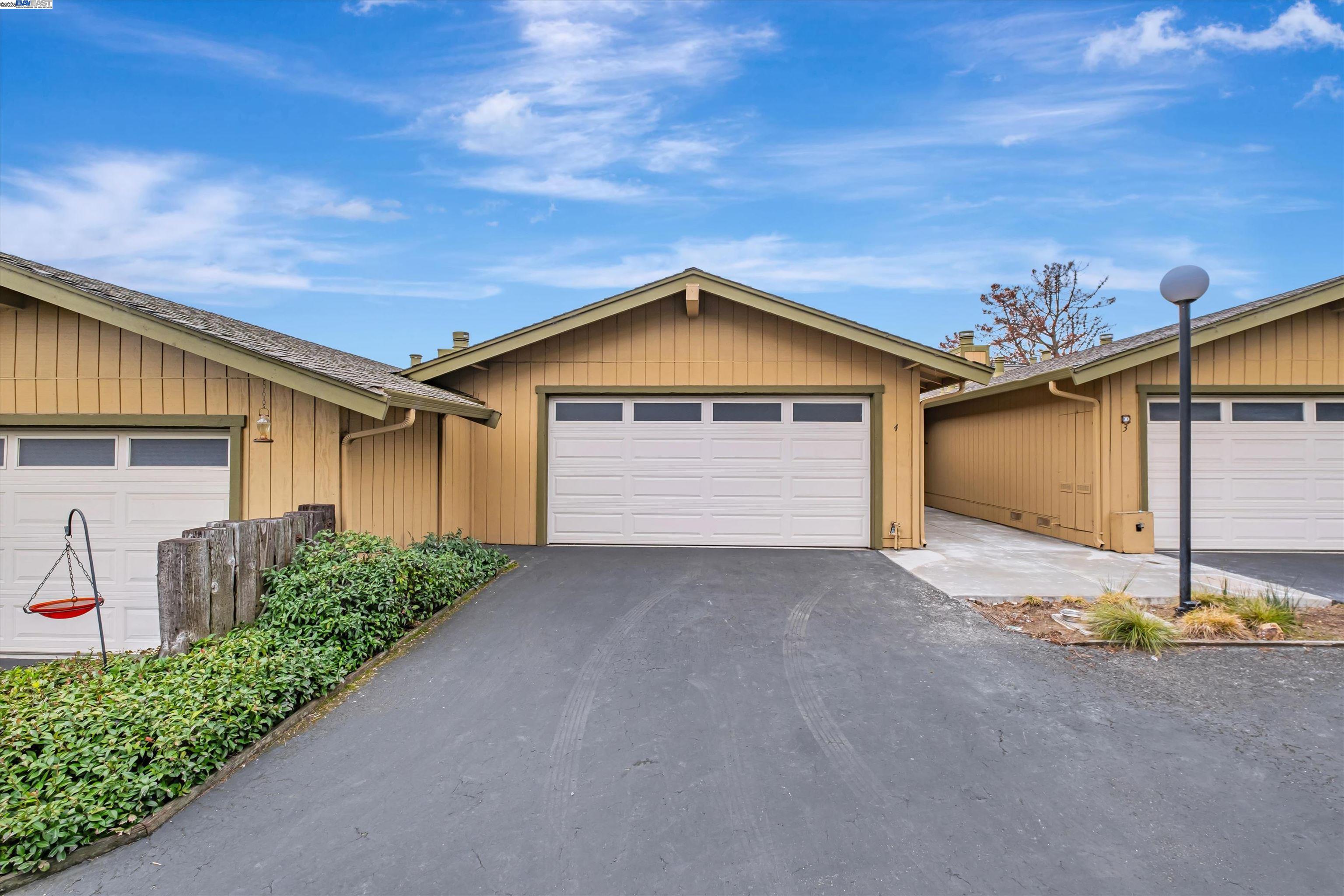 20111 West Ridge Court, Unit 4 Castro Valley, CA 94546 - Photo 1 of 1 Gallery Image 1