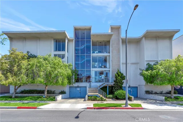$2,100 | 444 Obispo Avenue, Unit 201, Long Beach, CA 90814